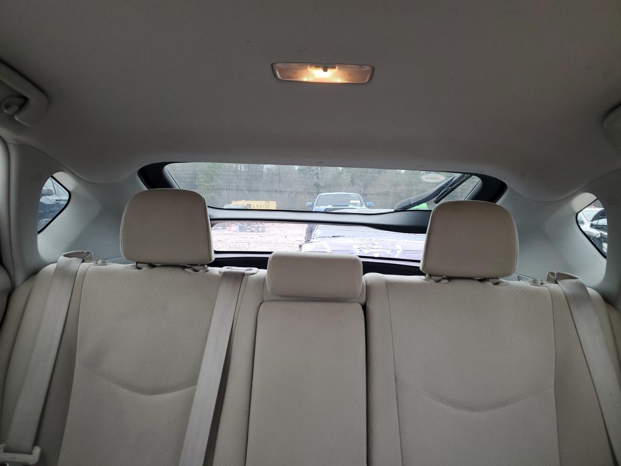 2013 Toyota Prius - Image 10