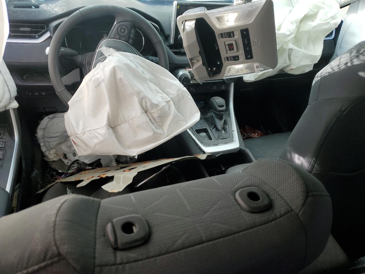 2024 Toyota RAV 4 - Image 8