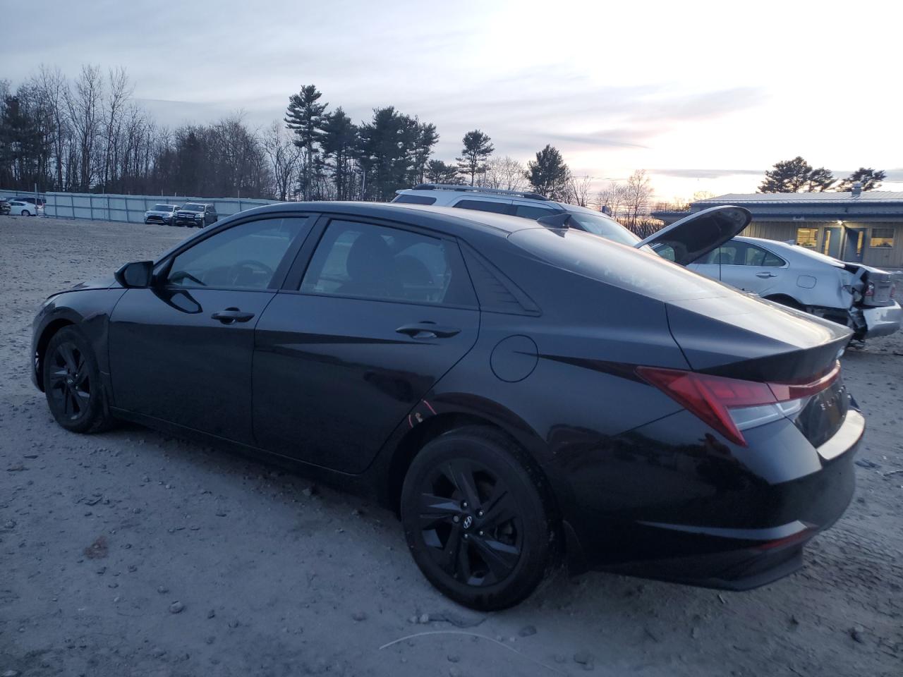 2022 Hyundai Elantra - Image 2