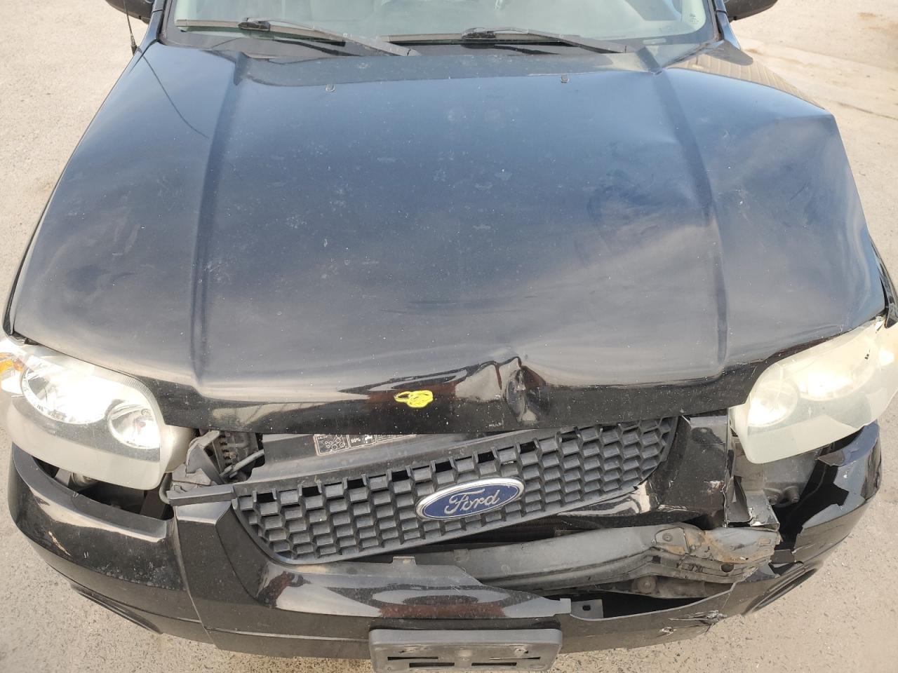 2005 Ford Escape - Image 12