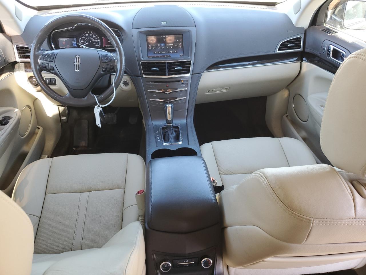 2015 Lincoln MKT - Image 8
