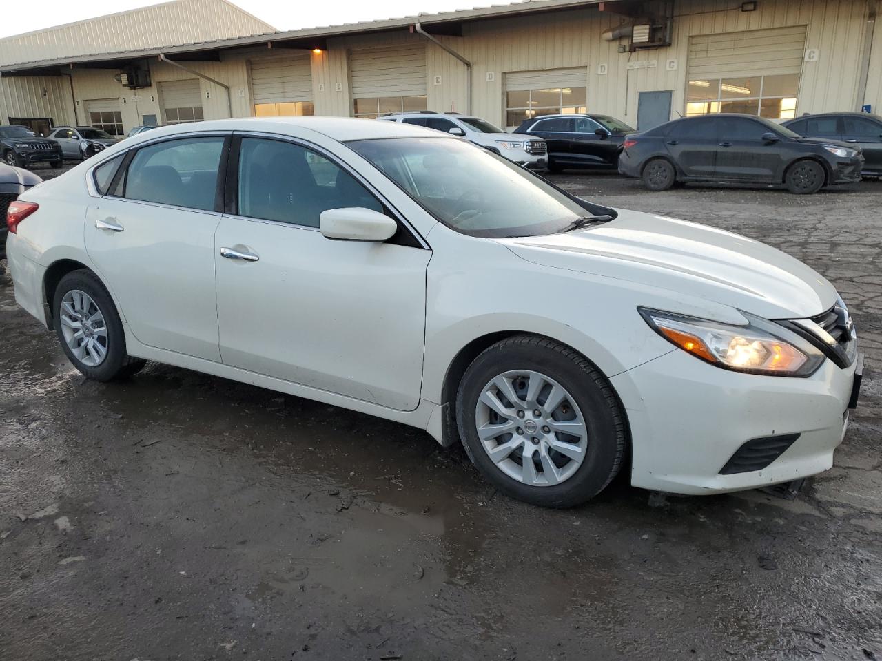 2017 Nissan Altima - Image 4