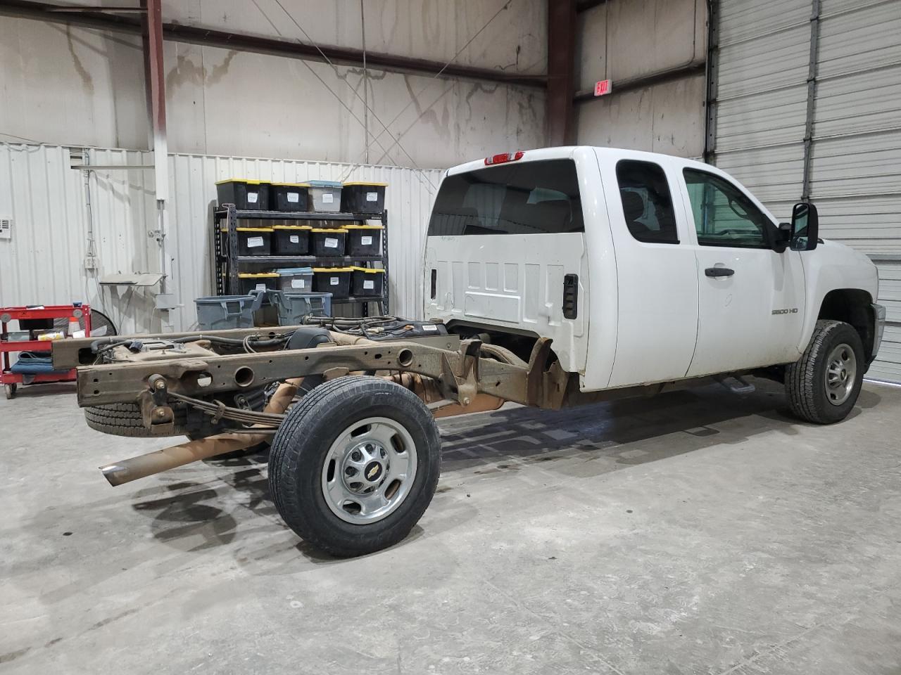 2011 Chevrolet Silverado - Image 3
