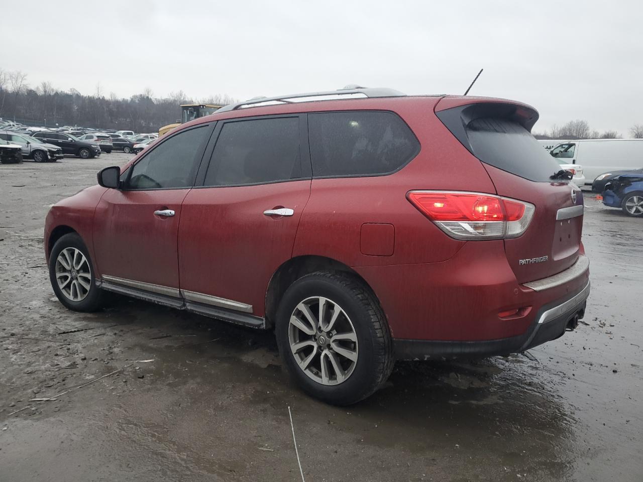 2014 Nissan Pathfinder - Image 2