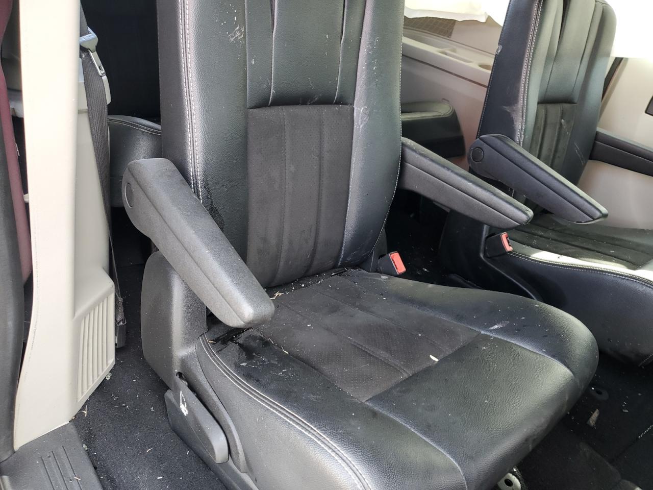 2019 Dodge Caravan - Image 12
