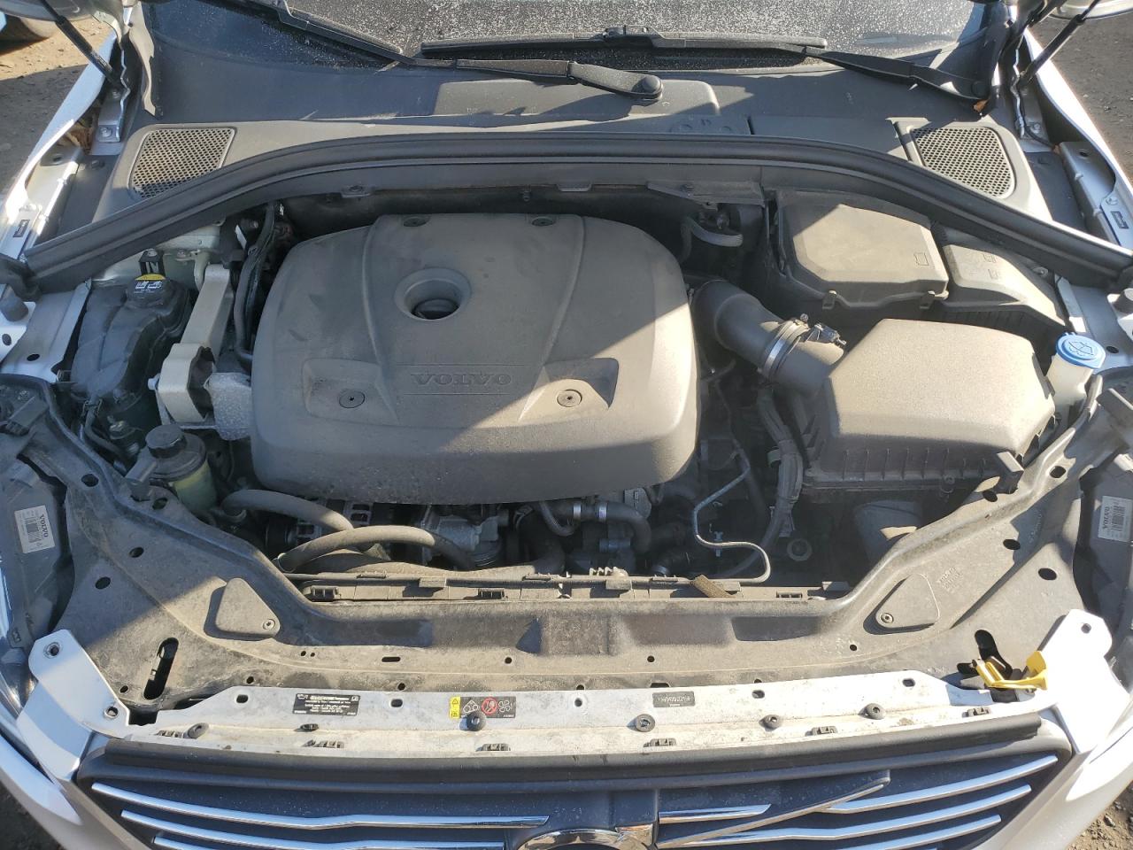 2017 Volvo XC60 - Image 12