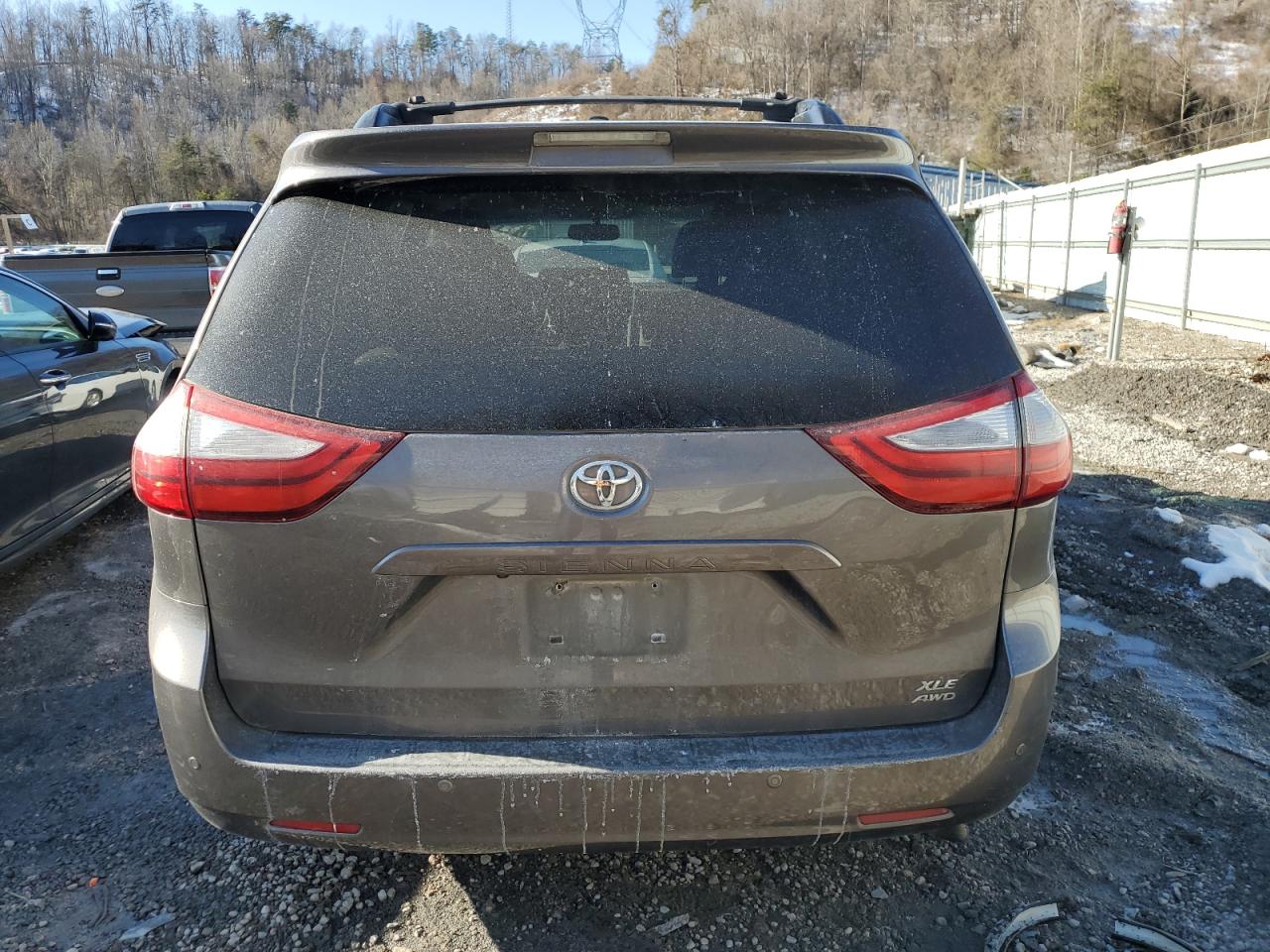 2017 Toyota Sienna - Image 6