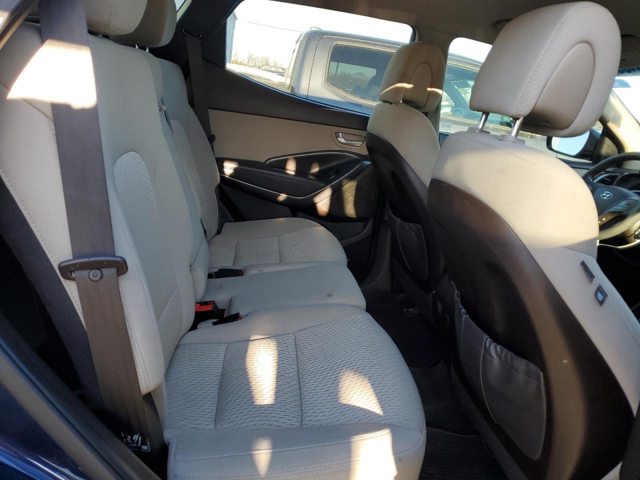 2017 Hyundai Santa Fe - Image 10