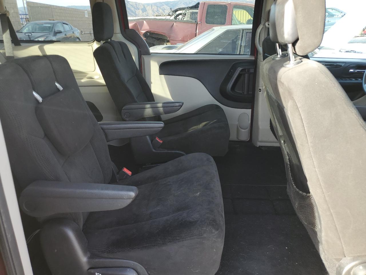 2016 Dodge Caravan - Image 11