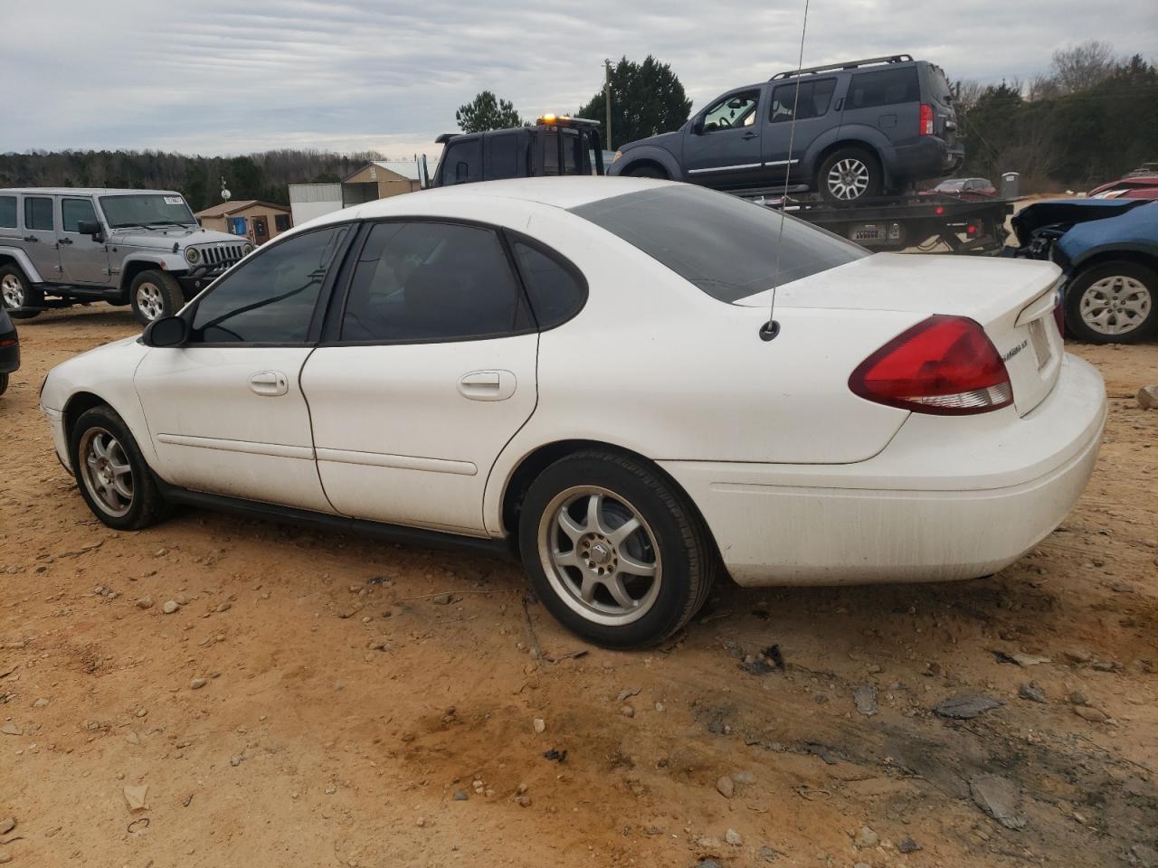 2004 Ford Taurus - Image 2