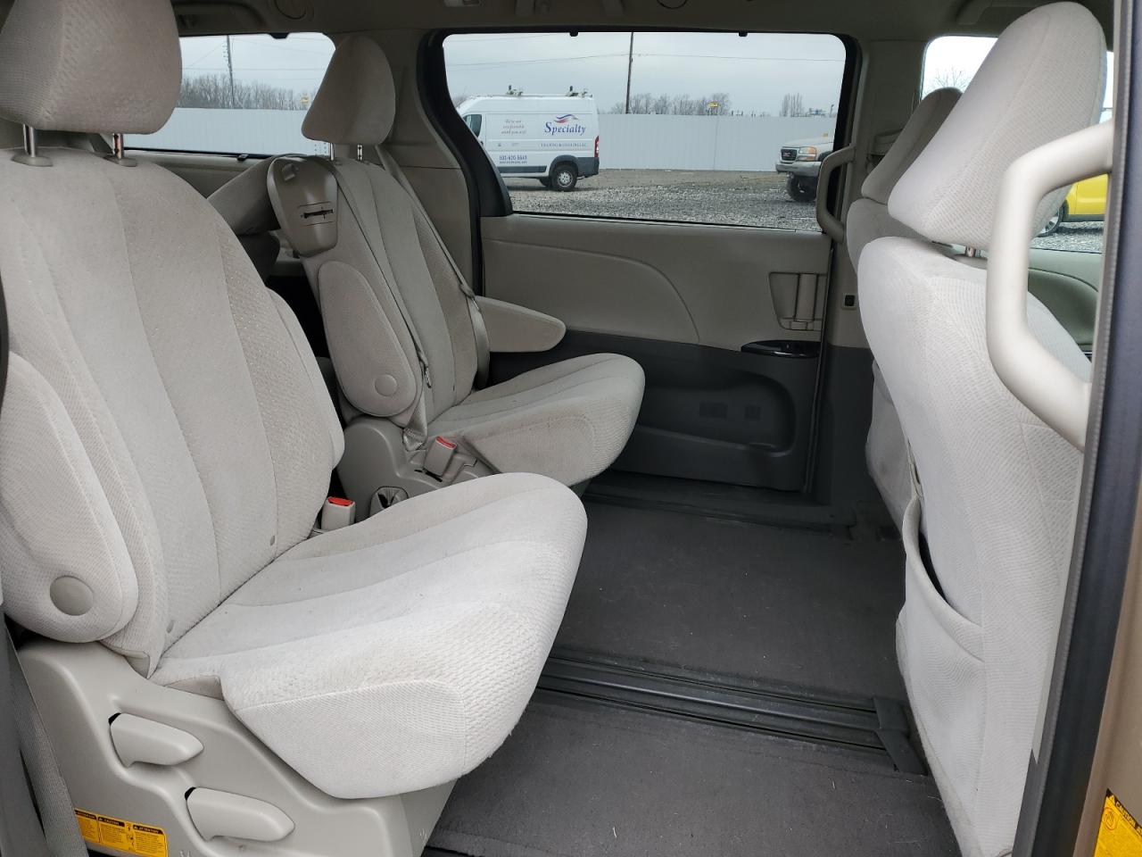 2013 Toyota Sienna - Image 12