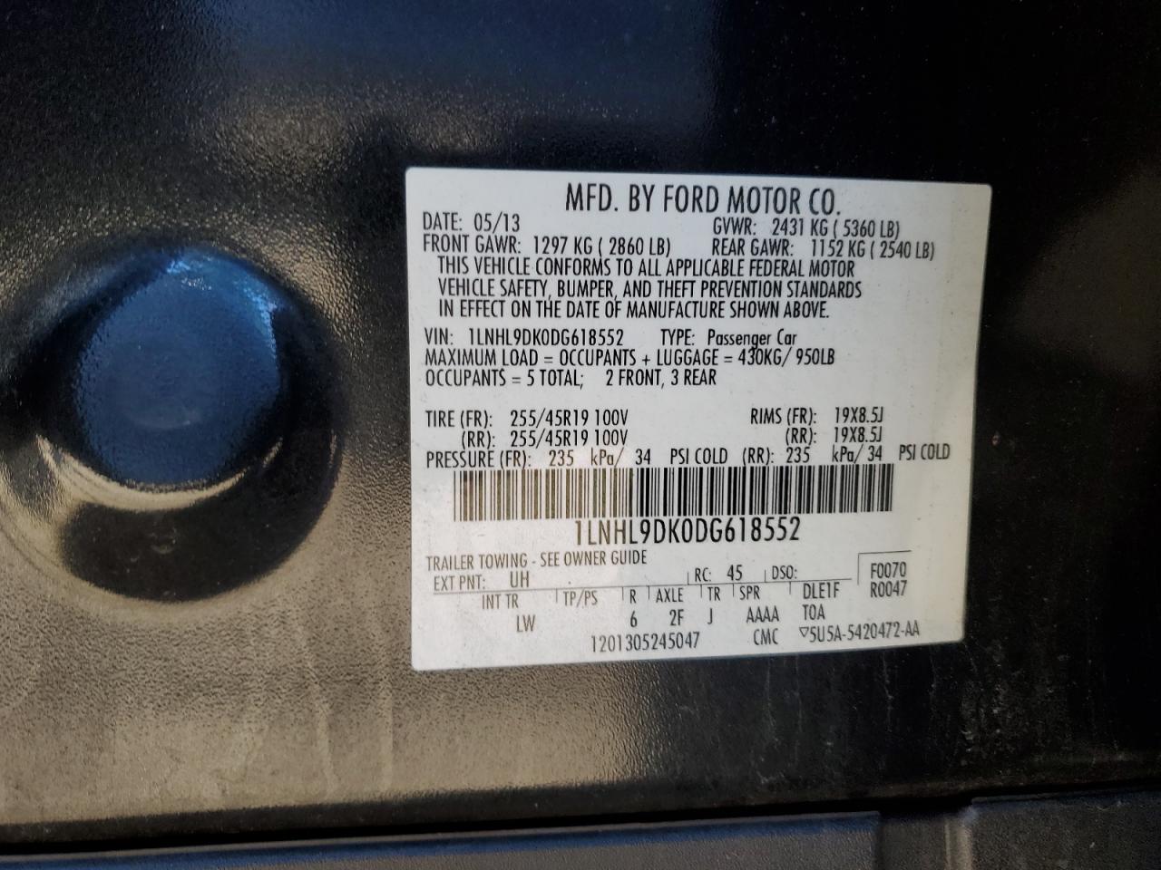 2013 Lincoln MKS - Image 12
