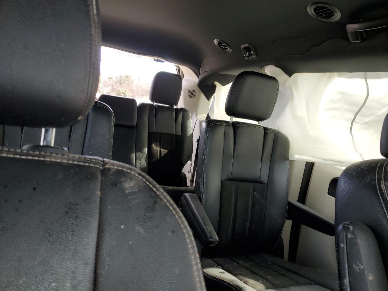 2019 Dodge Caravan - Image 10