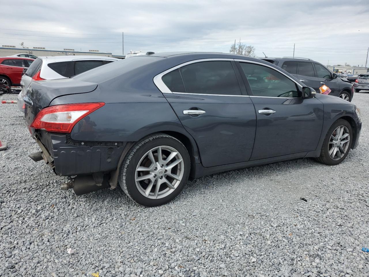 2010 Nissan Maxima - Image 3