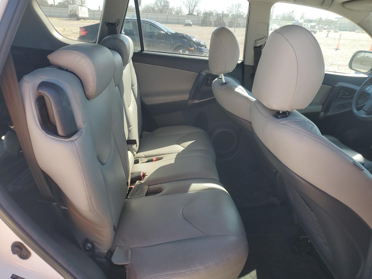 2011 Toyota RAV 4 - Image 11