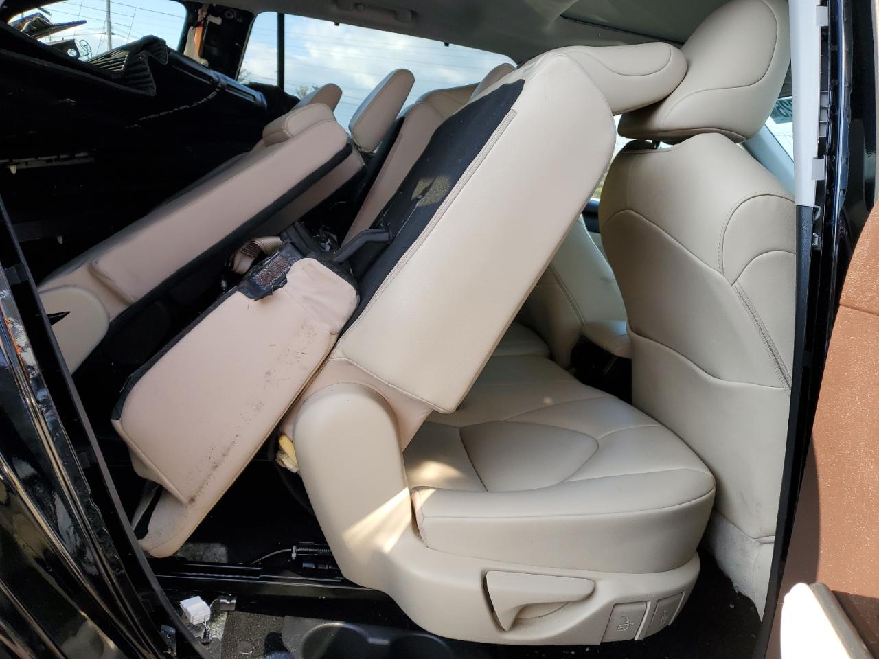 2020 Toyota Highlander - Image 11