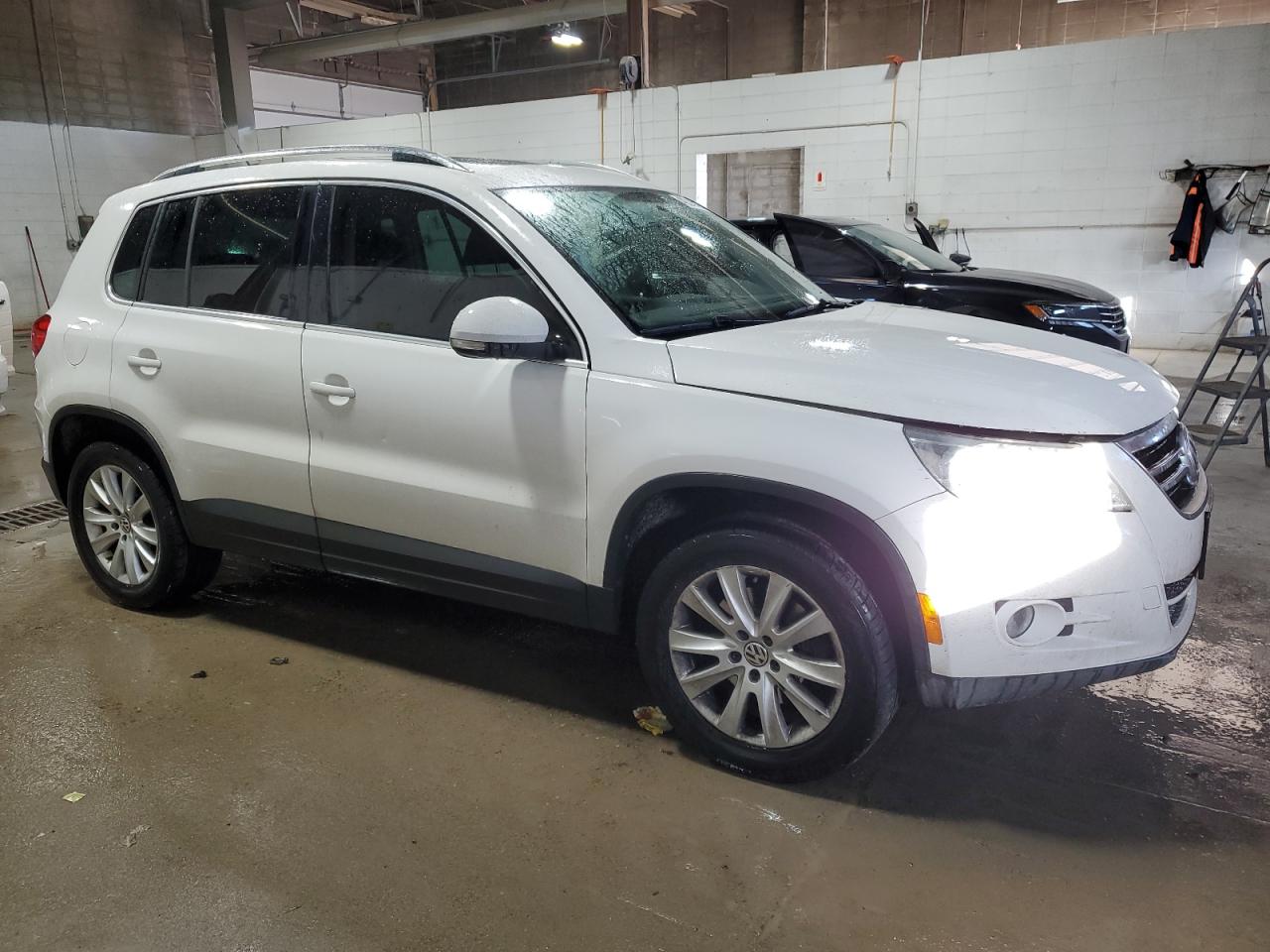 2009 Volkswagen Tiguan - Image 4