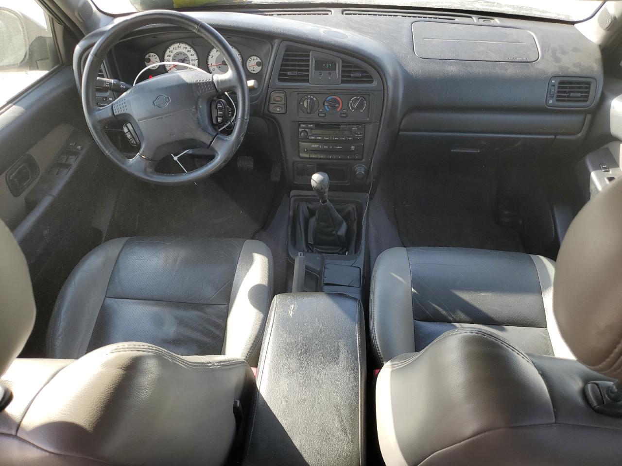2001 Nissan Pathfinder - Image 8