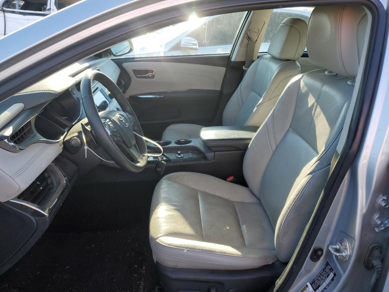 2015 Toyota Avalon - Image 7