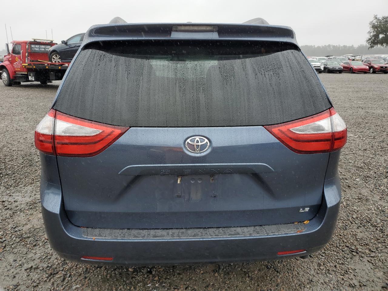 2017 Toyota Sienna - Image 6