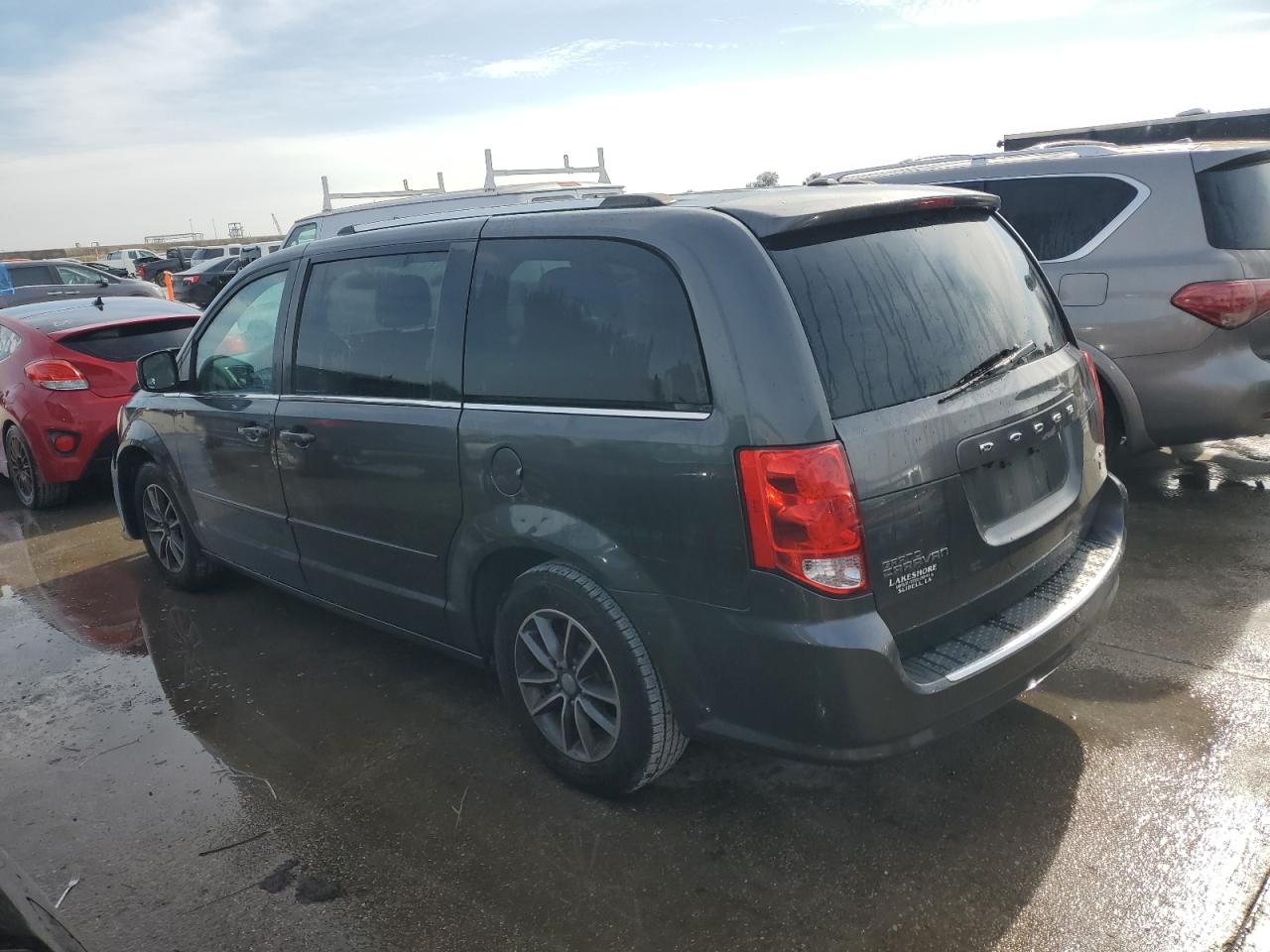 2017 Dodge Caravan - Image 2