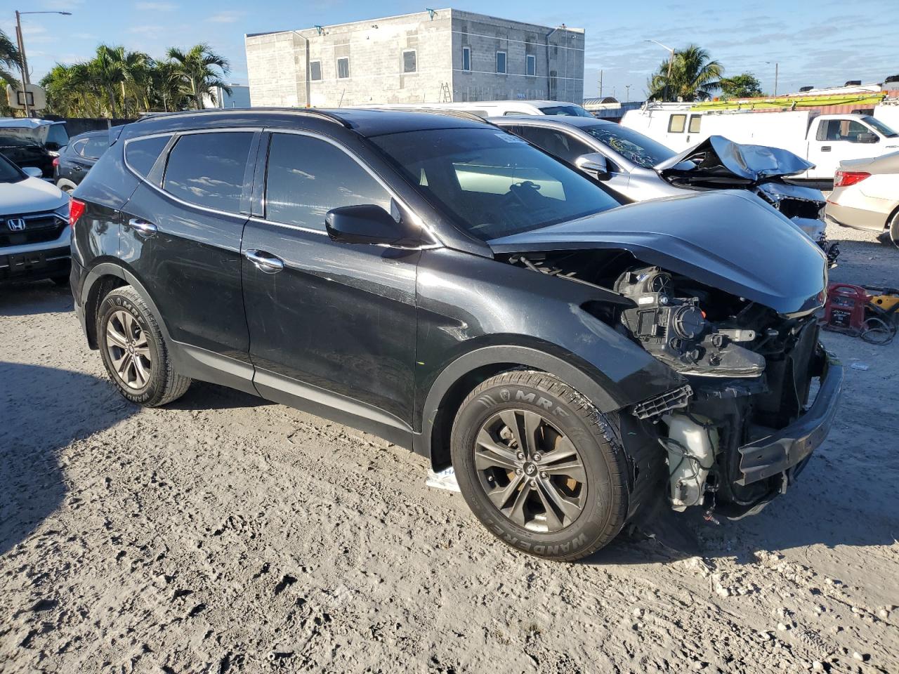 2016 Hyundai Santa Fe - Image 4