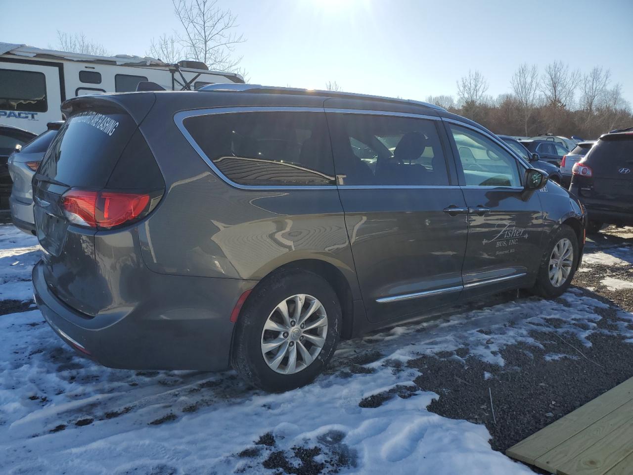 2019 Chrysler Pacifica - Image 3
