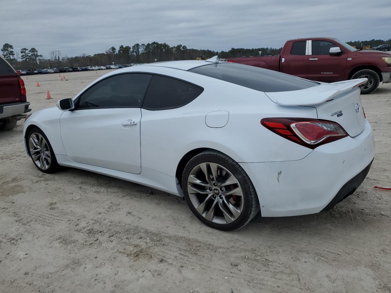 2016 Hyundai Genesis - Image 2