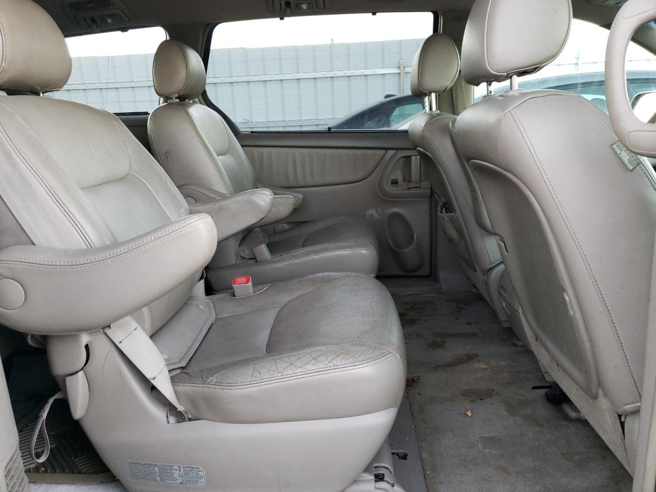 2006 Toyota Sienna - Image 11