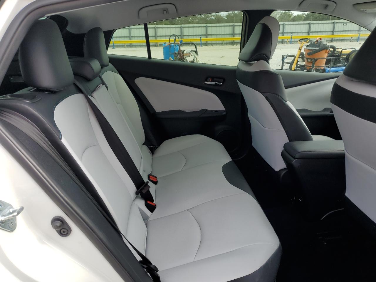 2017 Toyota Prius - Image 10