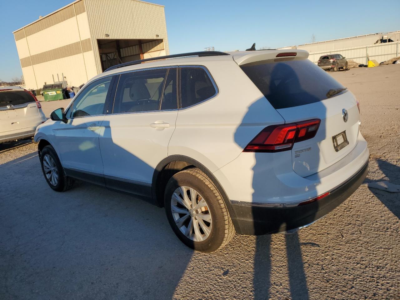 2018 Volkswagen Tiguan - Image 2