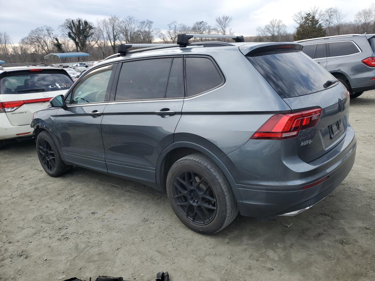 2018 Volkswagen Tiguan - Image 2