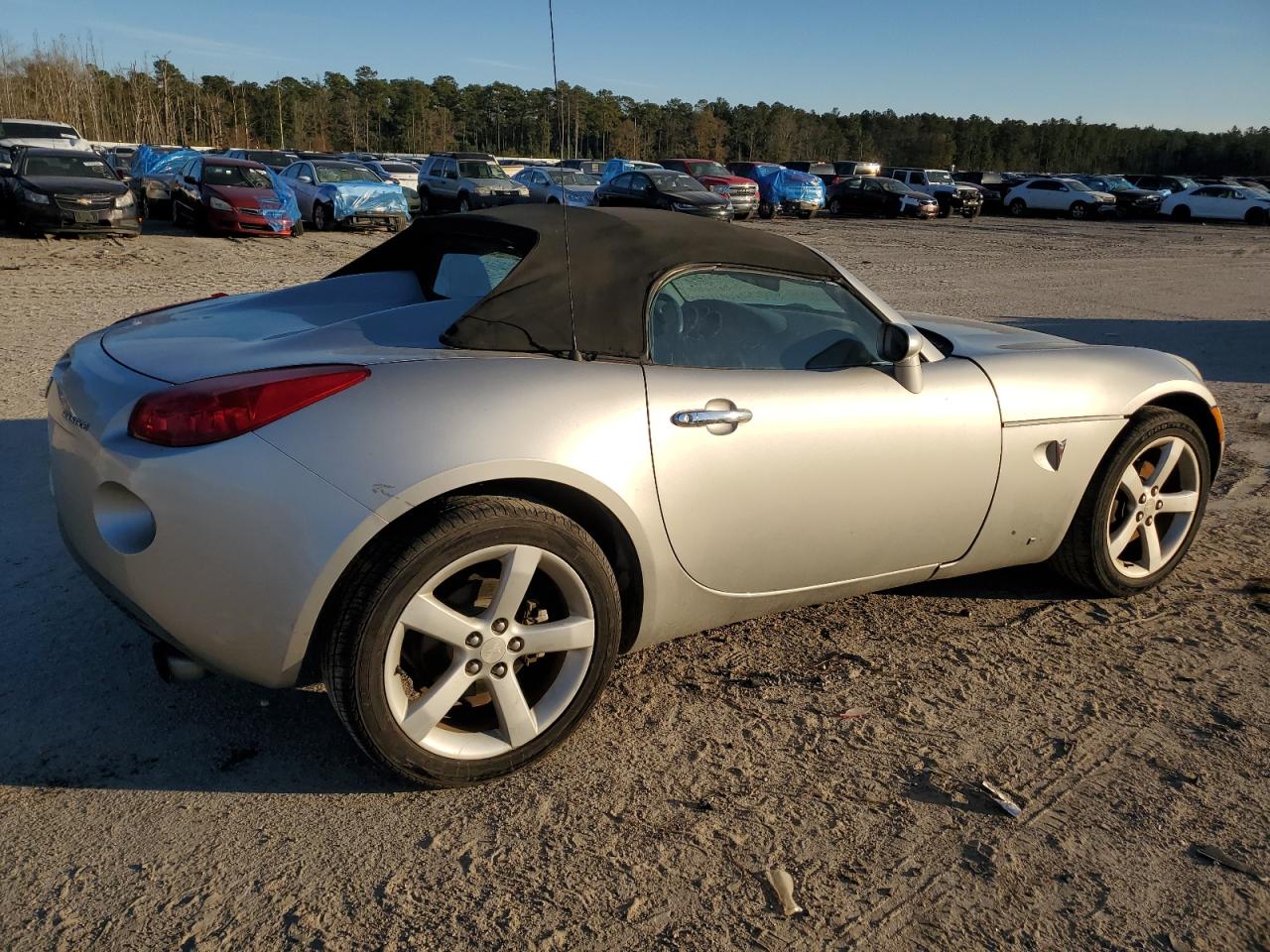 2006 Pontiac Solstice - Image 3