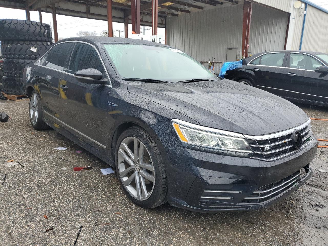 2017 Volkswagen Passat - Image 4