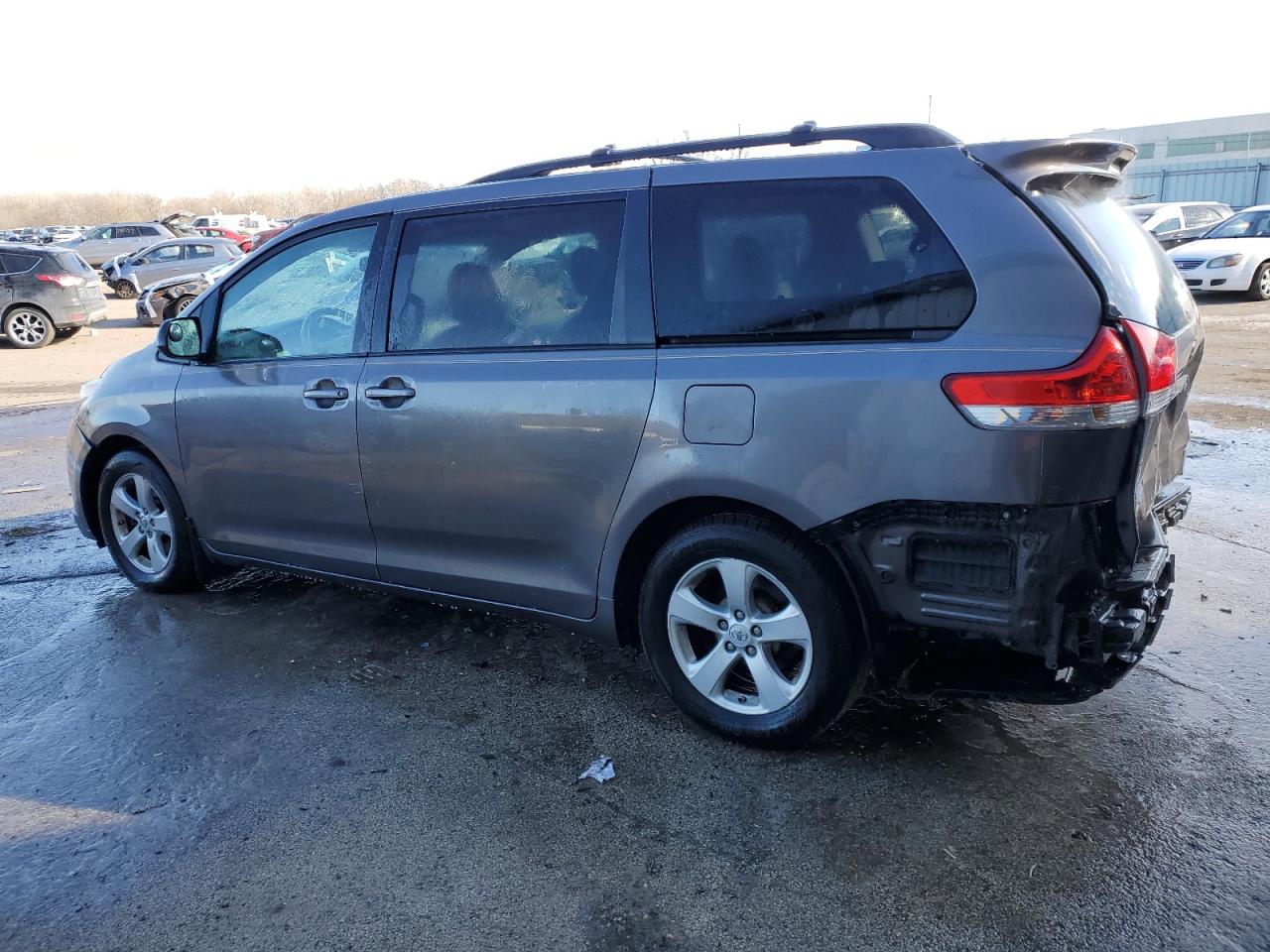 2013 Toyota Sienna - Image 2