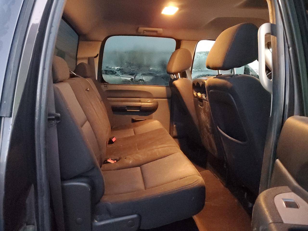 2010 Chevrolet Silverado - Image 10