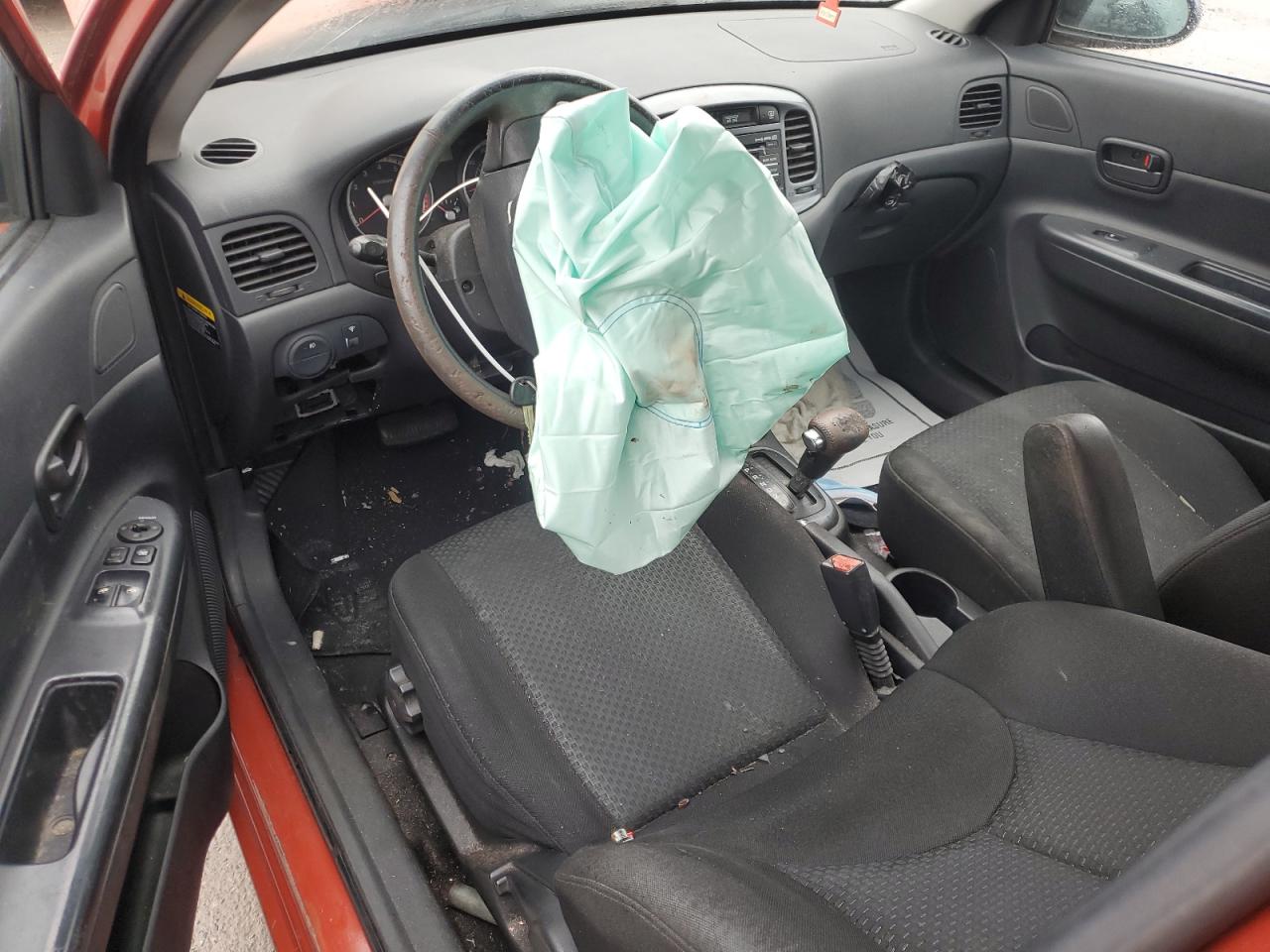 2009 Hyundai Accent - Image 8