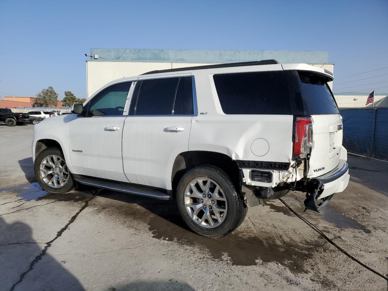 2015 GMC Yukon - Image 2