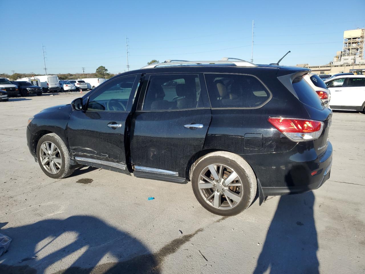 2013 Nissan Pathfinder - Image 2