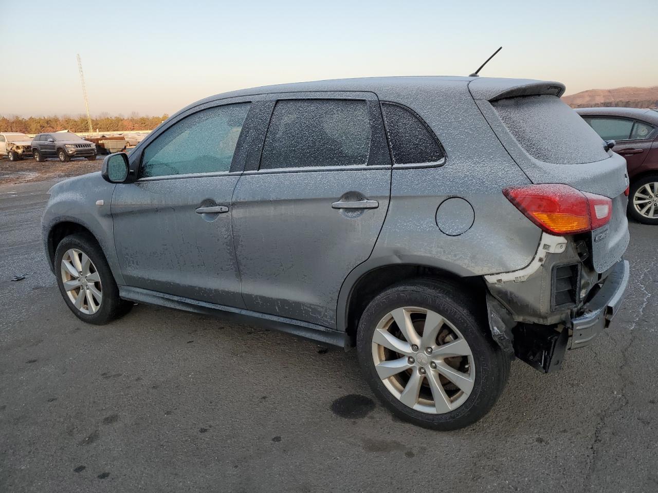 2014 Mitsubishi Outlander - Image 2