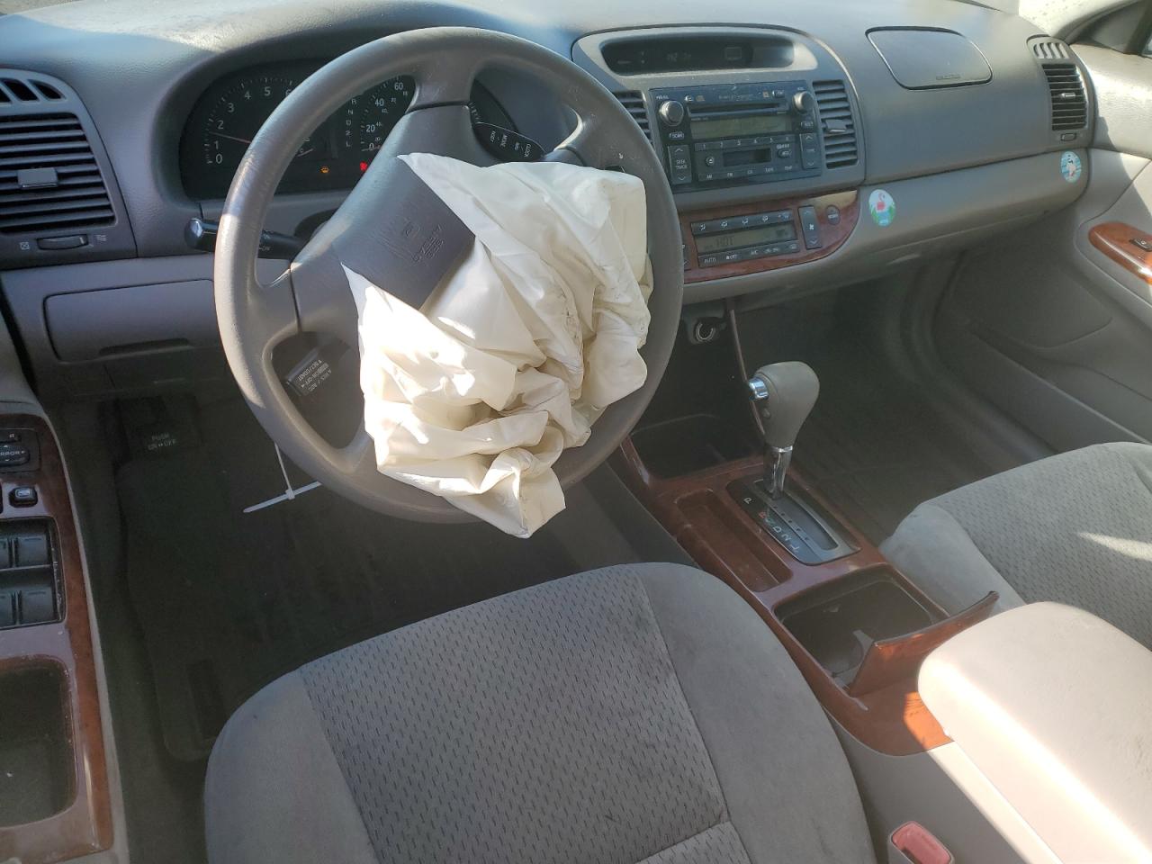 2004 Toyota Camry - Image 8