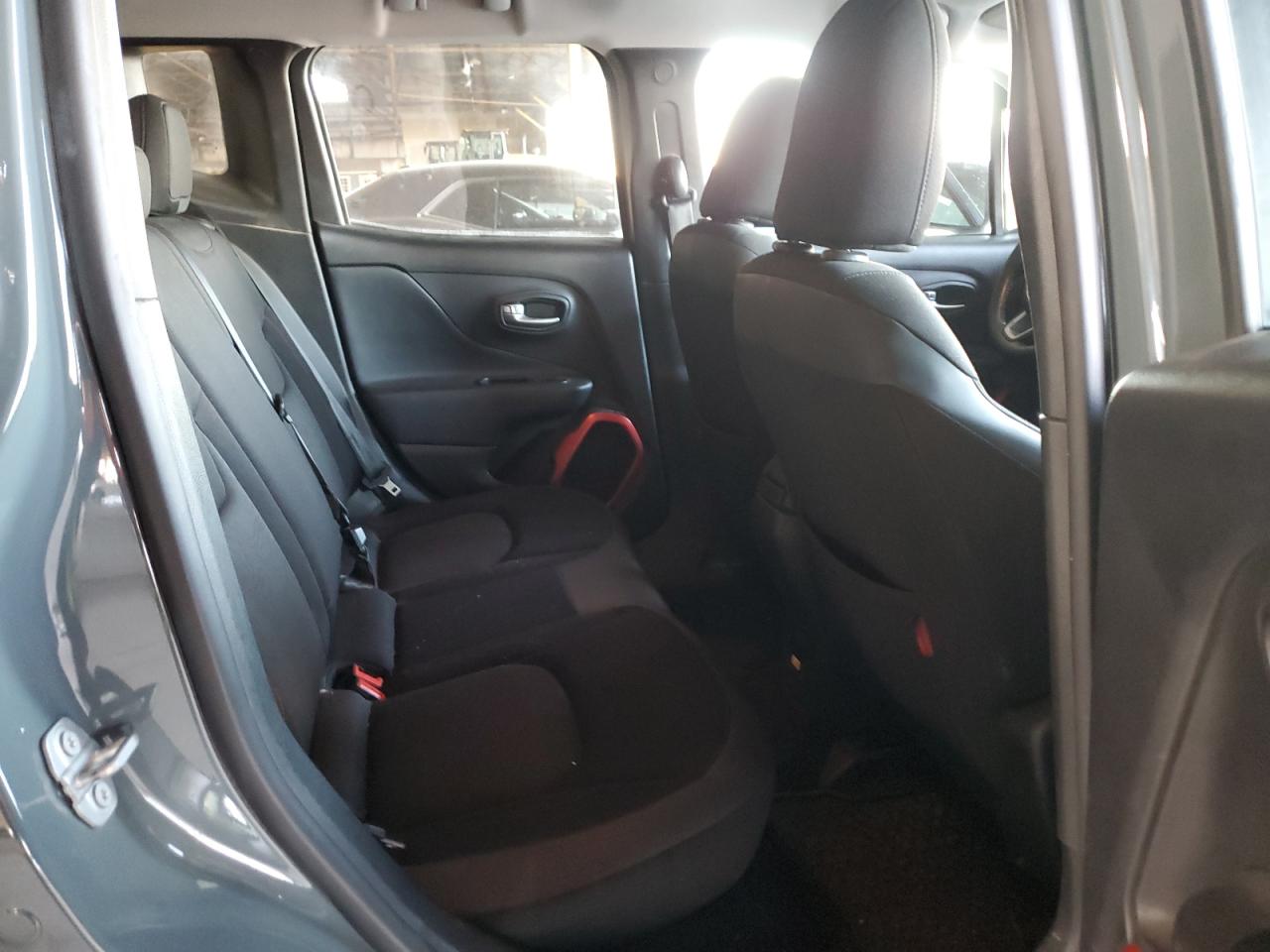 2017 Jeep Renegade - Image 10