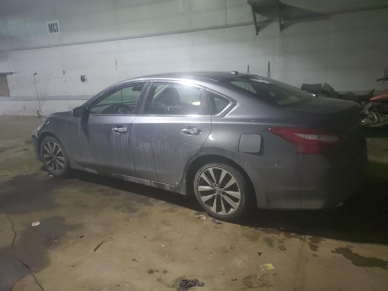 2017 Nissan Altima - Image 2