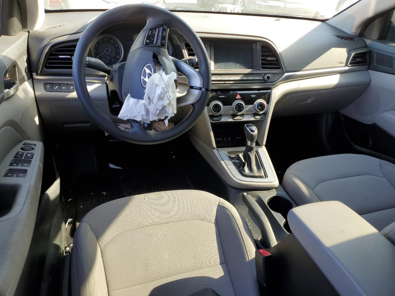 2019 Hyundai Elantra - Image 8