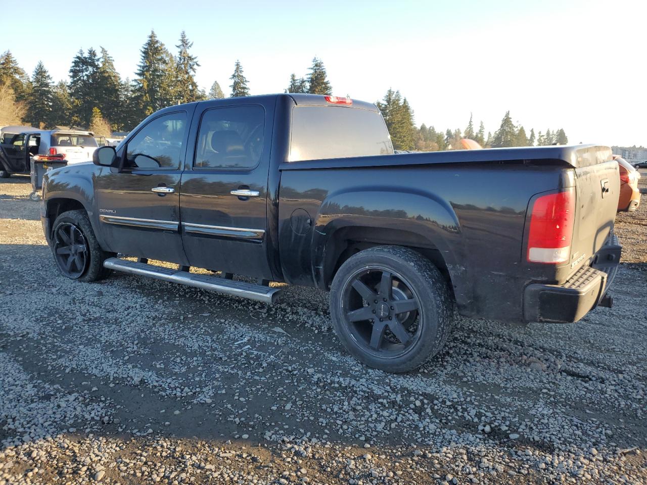 2010 GMC Sierra - Image 2