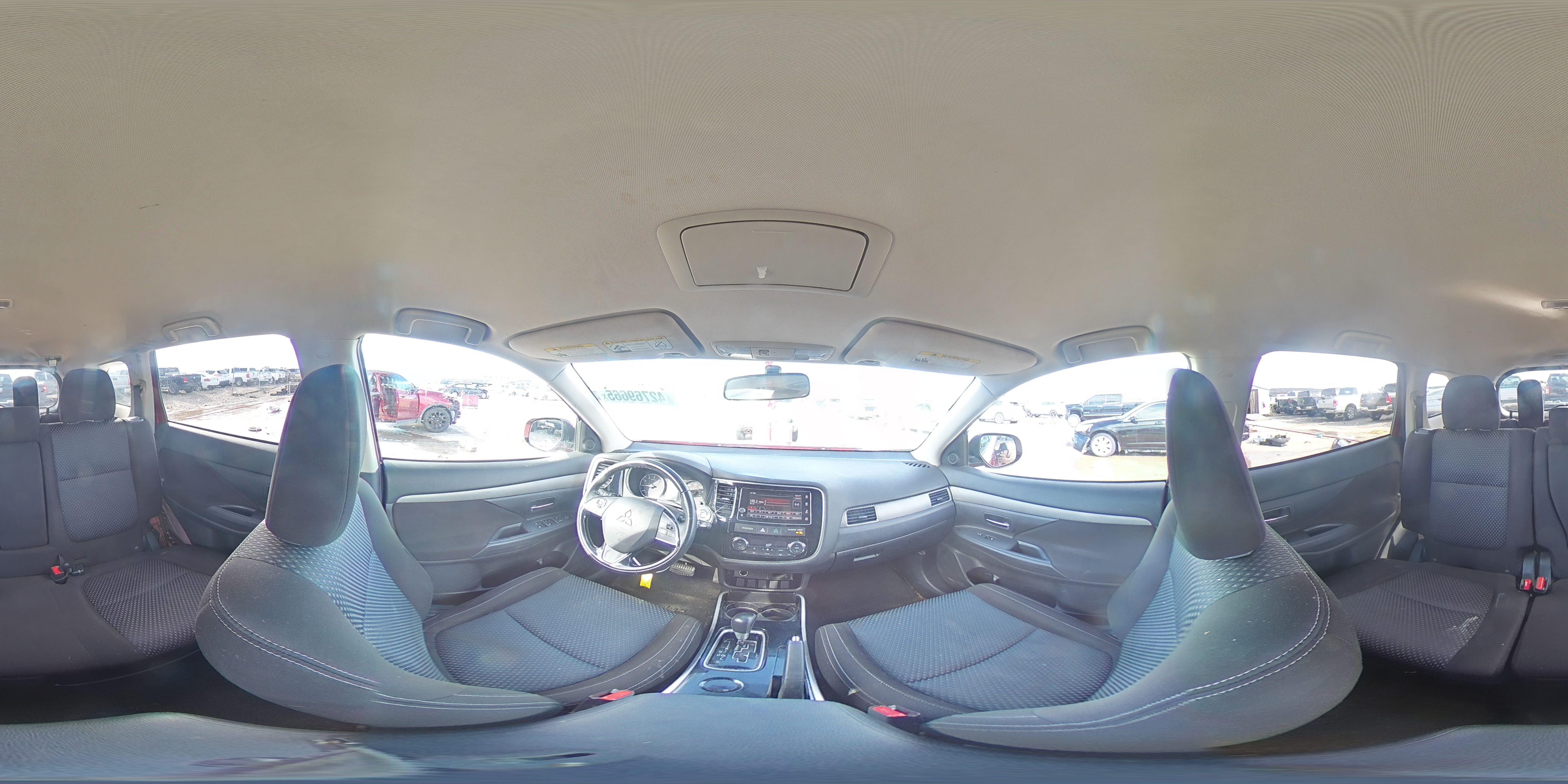 2018 Mitsubishi Outlander - Image 16