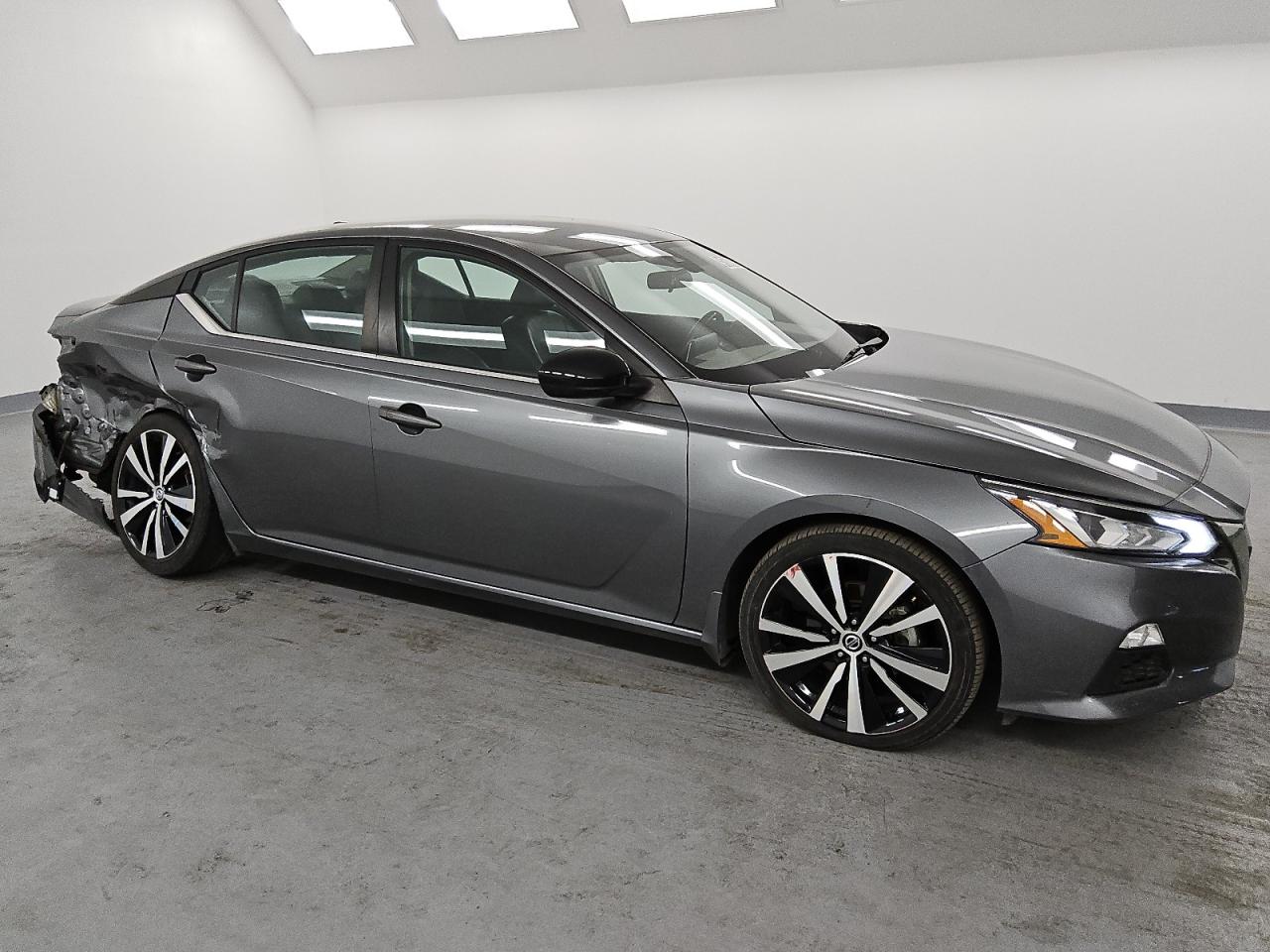 2022 Nissan Altima - Image 4