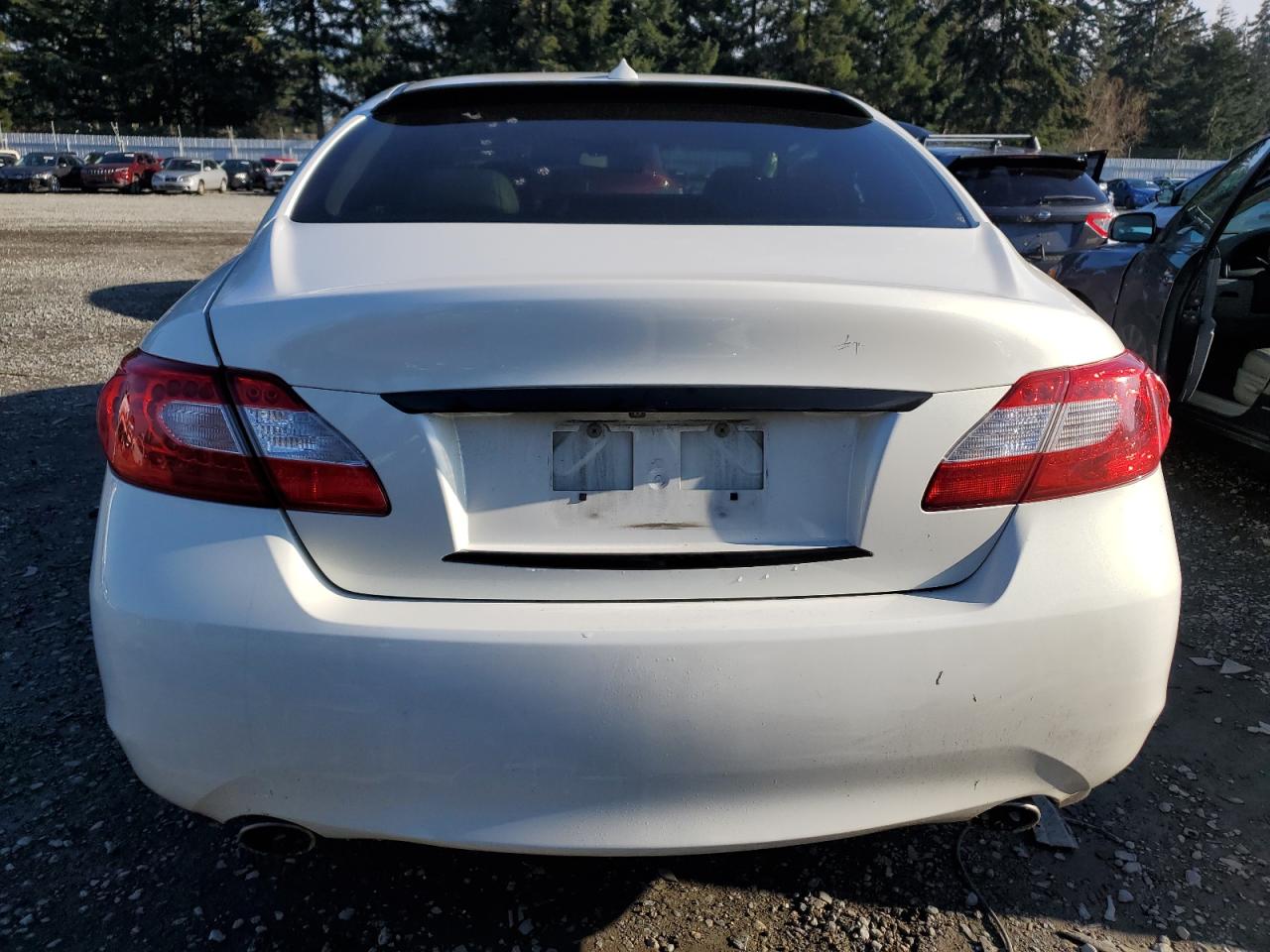 2011 Infiniti M - Image 6