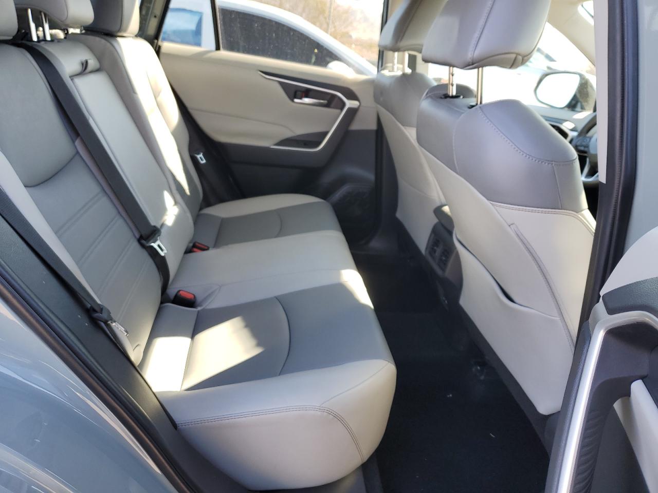 2022 Toyota RAV 4 - Image 11