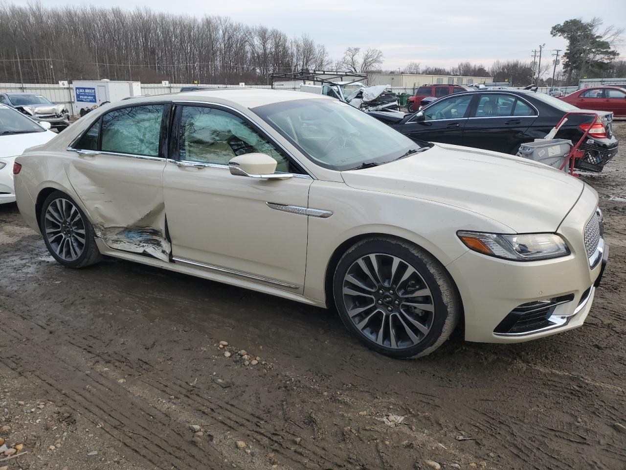 2018 Lincoln Continental - Image 4